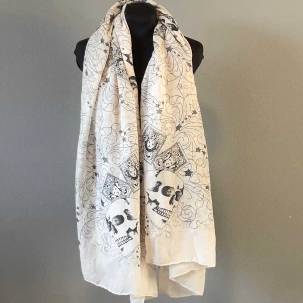 NWOT skull scarf